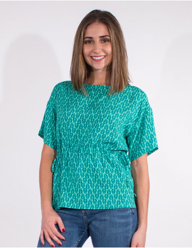 Short sleevesd viscose blouse with peacock print