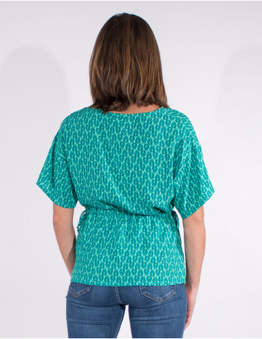 Short sleevesd viscose blouse with peacock print