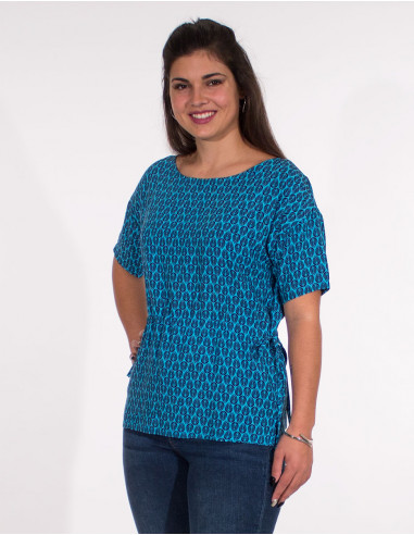 Short sleevesd viscose blouse with peacock print