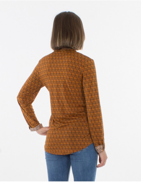 Knitted 95% polyester 5% elastane blouse with buttons and "bambou" print
