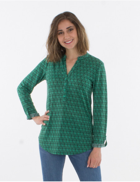 Knitted 95% polyester 5% elastane blouse with buttons and "bambou" print