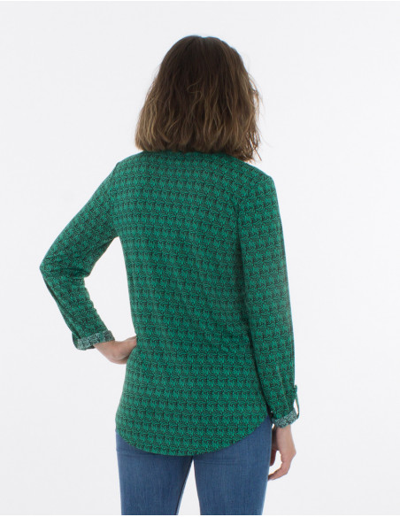 Knitted 95% polyester 5% elastane blouse with buttons and "bambou" print