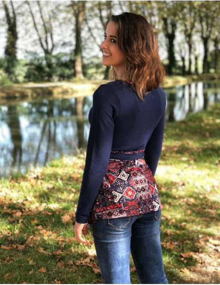 Knitted 97% polyester 3% elastane blouse with delhi print