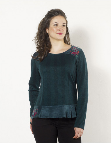 Knitted 63% polyester 32% rayon 5% elastane pullover