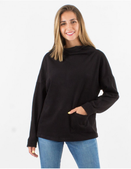 Knitted 95% polyester 5% elastane sweater