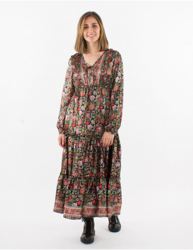 Long polyester dress with long sleeves and sari print