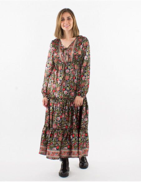 Long polyester dress with long sleeves and sari print