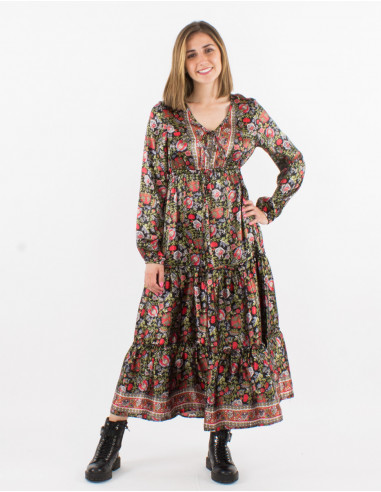 Long polyester dress with long sleeves and sari print
