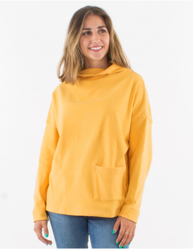 Knitted 95% polyester 5% elastane sweater