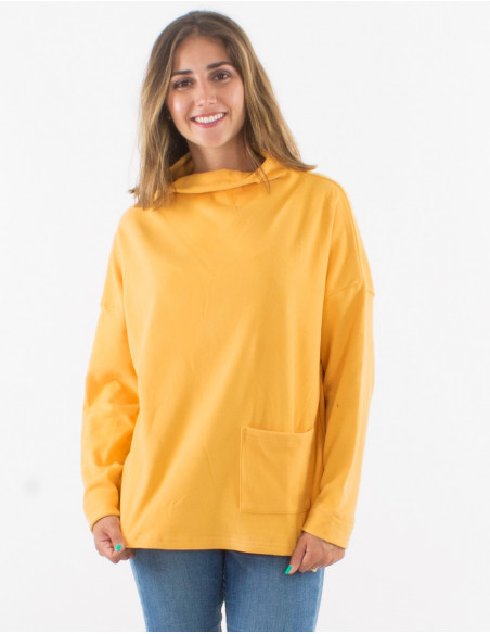 Knitted 95% polyester 5% elastane sweater