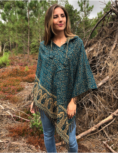 Acrylic poncho jacquart with hood and small flowers