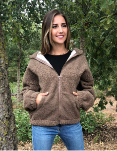 Knitted polyester coat with hood and fake fur