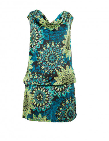 Robe courte col bénitier