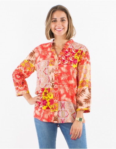 Buttoned viscose blouse with roll-up 3/4 sleeves and fantasie print