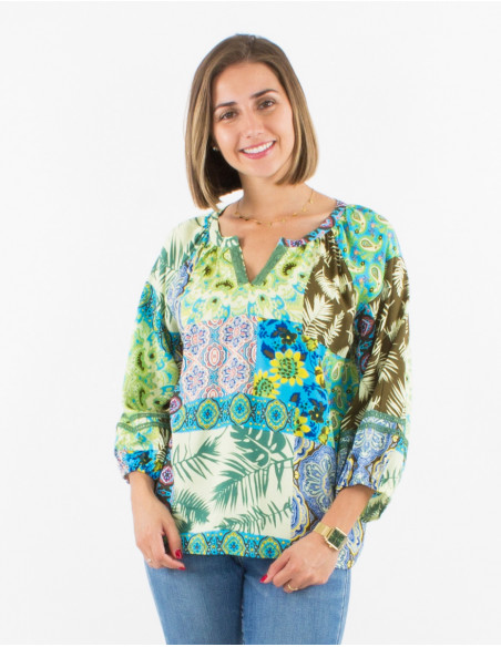 Buttoned viscose blouse with 3/4 sleeves and fantasie print