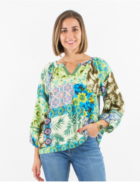 Buttoned viscose blouse with 3/4 sleeves and fantasie print