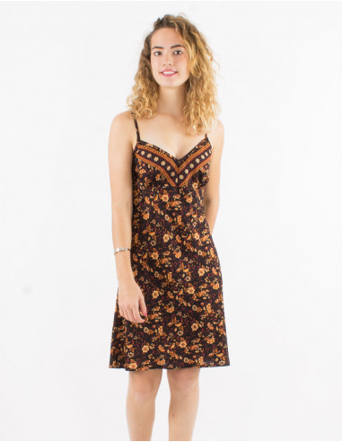Short polyester dress with straps and daisy print
