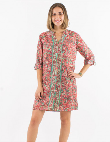 Polyester buttoned dress with roll-up 3/4 sleeves and golden cachemire print