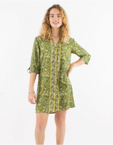 Polyester buttoned dress with roll-up 3/4 sleeves and golden cachemire print