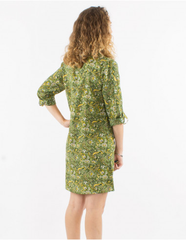 Polyester buttoned dress with roll-up 3/4 sleeves and golden cachemire print