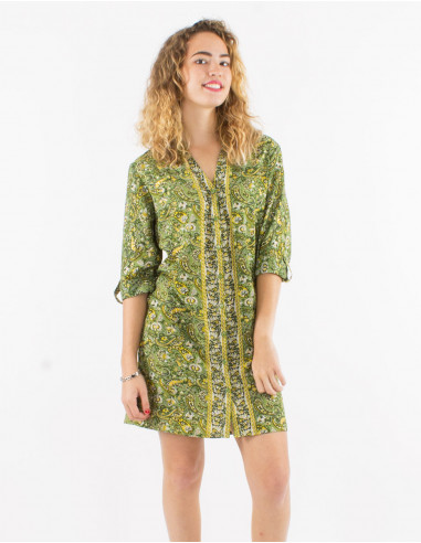 Polyester buttoned dress with roll-up 3/4 sleeves and golden cachemire print