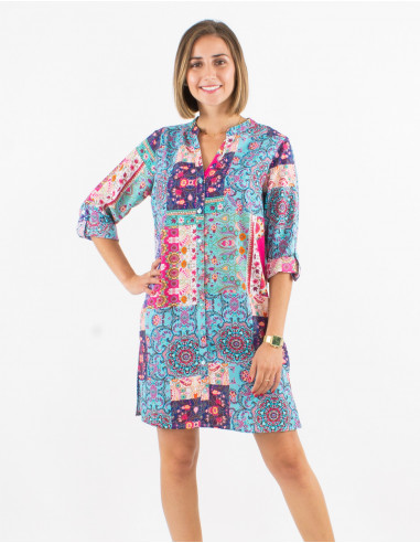 Short polyester buttoned dress with roll-up 3/4 sleeves and fresque print