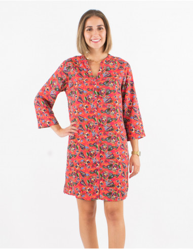 Short polyester buttoned dress with roll-up 3/4 sleeves and mistery print