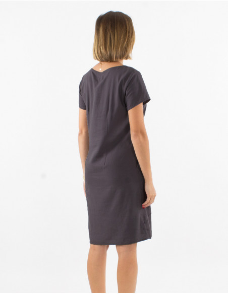 54% linen 46% viscose dress with v-neck and short sleeves
