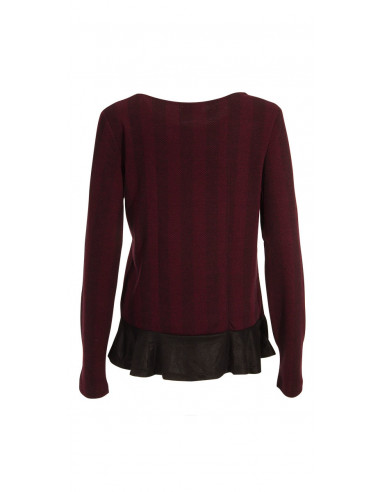 Knitted 63% polyester 32% rayon 5% elastane pullover