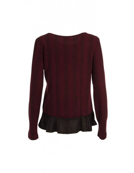 Knitted 63% polyester 32% rayon 5% elastane pullover