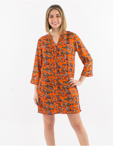 Short polyester buttoned dress with roll-up 3/4 sleeves and mistery print