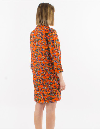 Short polyester buttoned dress with roll-up 3/4 sleeves and mistery print