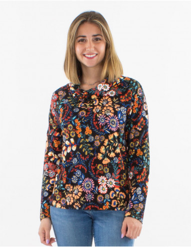 Knitted blouse 95% polyester 5% elastane with turtleneck and "peace" print