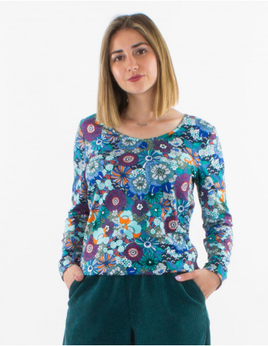 Knitted blouse 92% polyester 8% elastane with v neckline and "pop" print