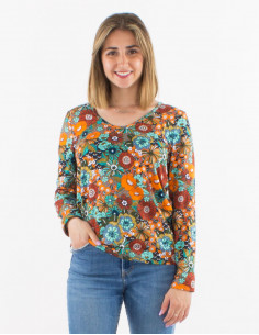 Knitted blouse 92% polyester 8% elastane with v neckline and "pop" print 2