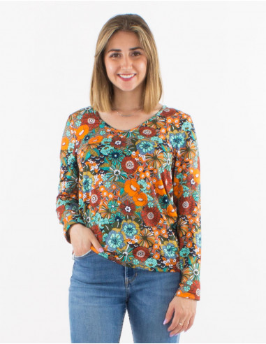 Knitted blouse 92% polyester 8% elastane with v neckline and "pop" print