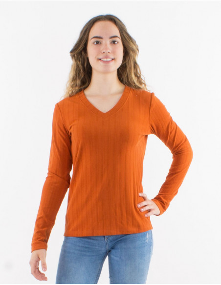 Knitted sweater 90% polyester 10% elastane with v neckline