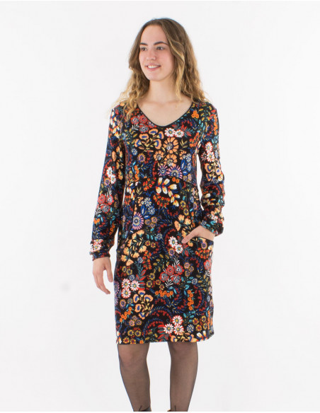 Knitted dress 95% polyester 5% elastane with v neckline and "peace" print