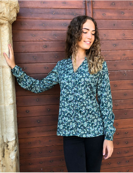 Blouse polyester buttoned with long sleeves and golden print