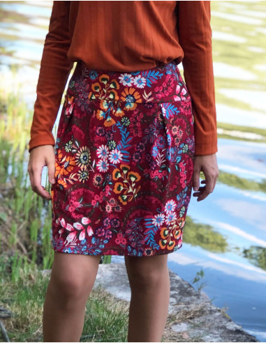 Knitted 95% polyester 5% elastane skirt with lining and "peace" print