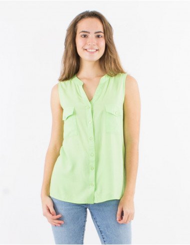 Viscose plain and sleeveless blouse with mao neck and buttons