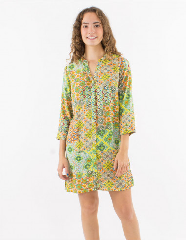 Short polyester buttoned dress with 3/4 roll-up sleeves and "mozaique" print