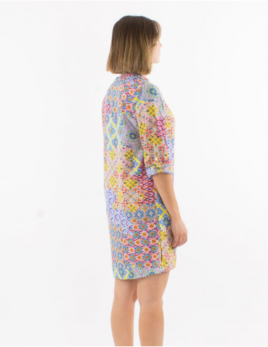 Robe courte polyester boutonnée manches 3/4 retroussables imprimé mozaique