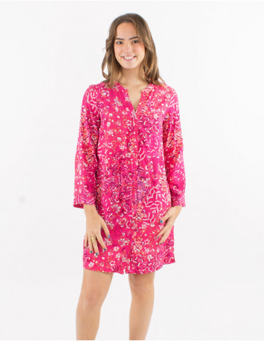 Short viscose buttoned dress with 3/4 roll-up sleeves and "influence" print