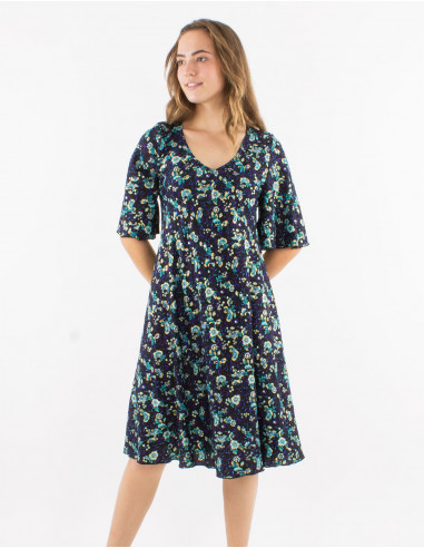 Polyester v-neck dress with short sleeves and "dore" print