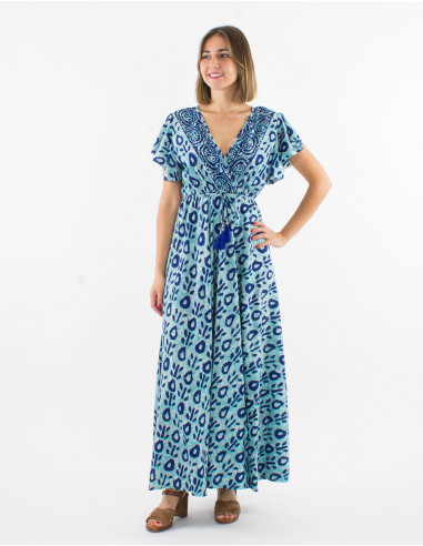 Long polyester dress with short sleeves and "batik" print