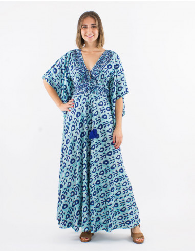 Long polyester dress with short sleeves and "batik" print