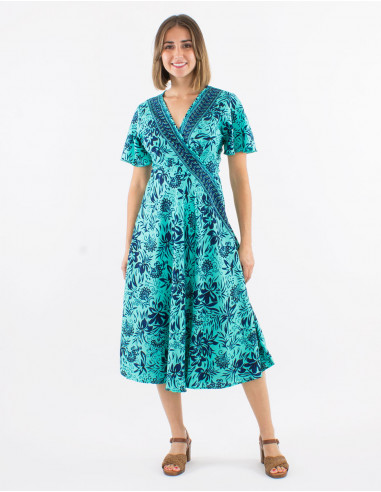 Long polyester wrap-around dress with short sleeves and "palma" print