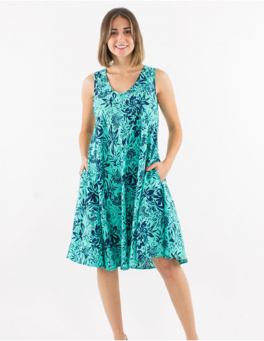 Short polyester dress with v-neck and "palma" print