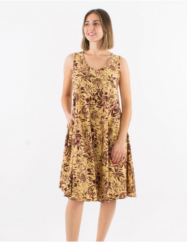 Short polyester dress with v-neck and "palma" print